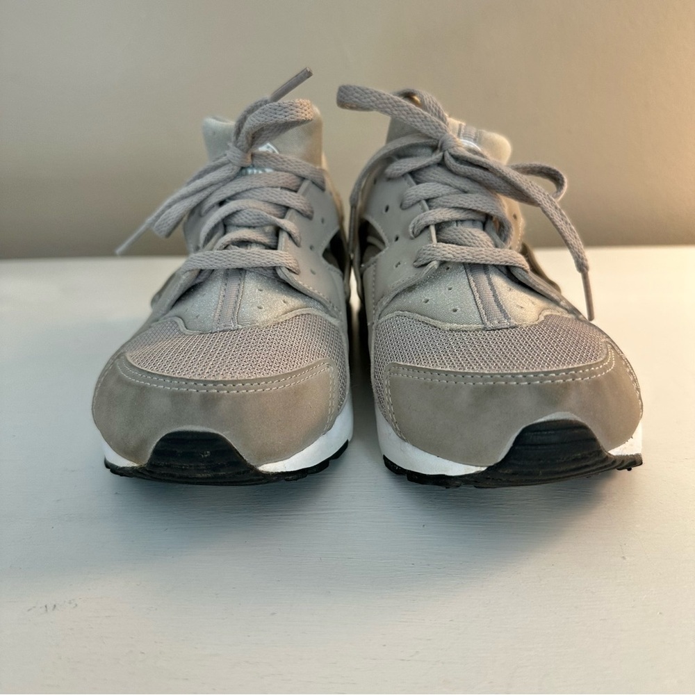 Nike Huarche Silver Gray Youth Running Shoe - Picture 5 of 9